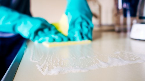 Scheduled cleaning process for local commercial premises in E3